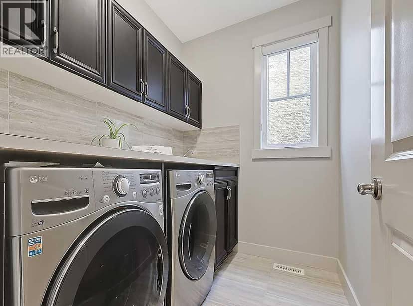 9318 14 Avenue SW — photo 34 of 40