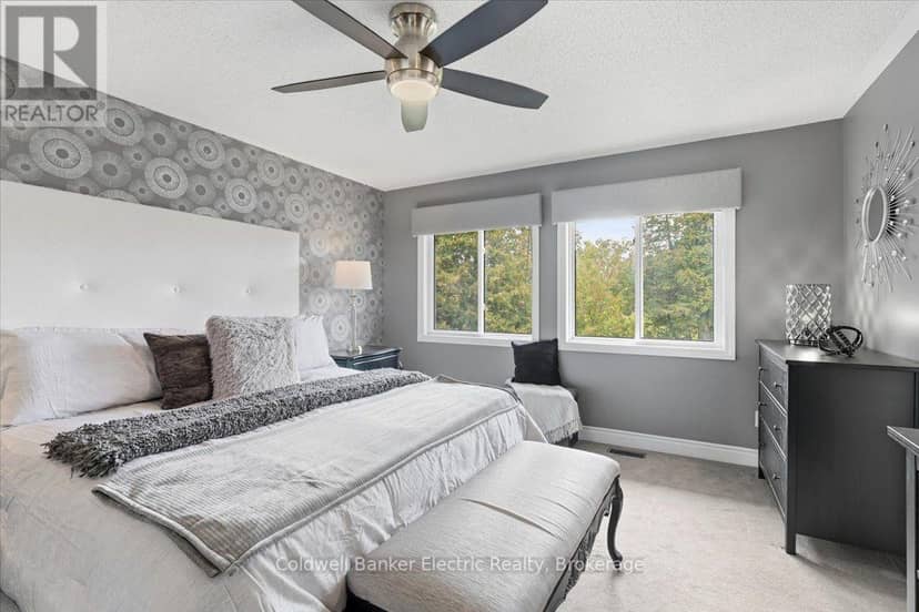 102 Hampton Crescent — photo 16 of 40