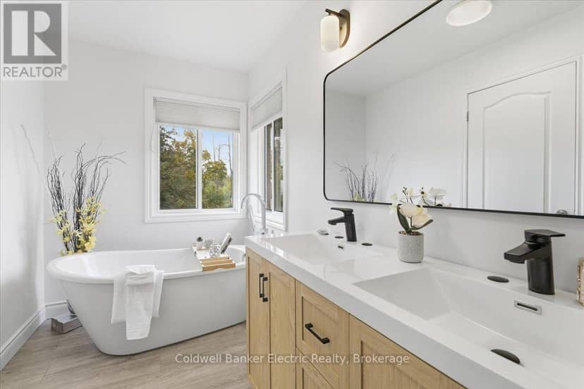 102 Hampton Crescent — photo 27 of 40