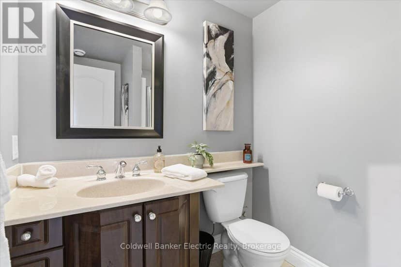 102 Hampton Crescent — photo 29 of 40