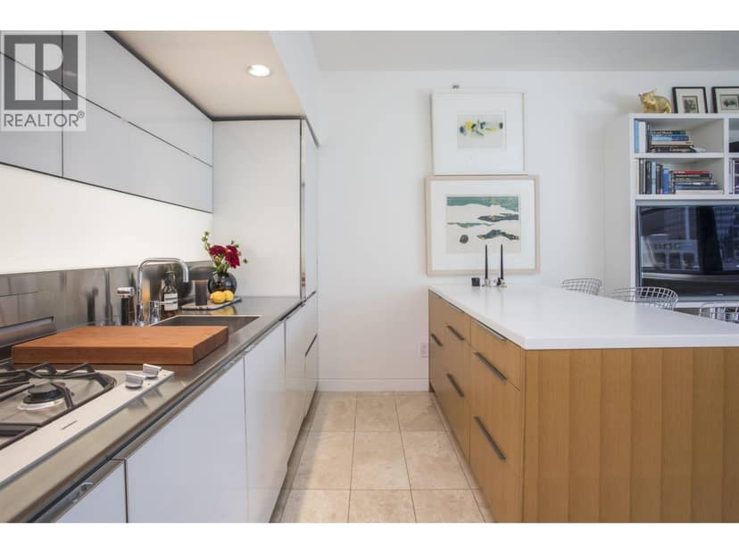 1906 838 W HASTINGS STREET, Vancouver, photo 3
