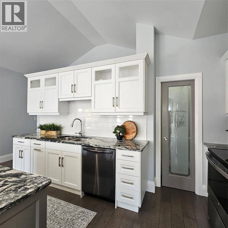 142 Madison D'Andrea AVENUE — photo 18 of 34