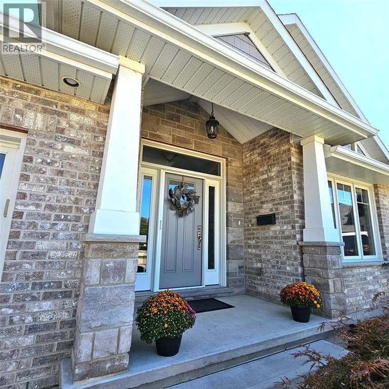 142 Madison D'Andrea AVENUE — photo 4 of 34