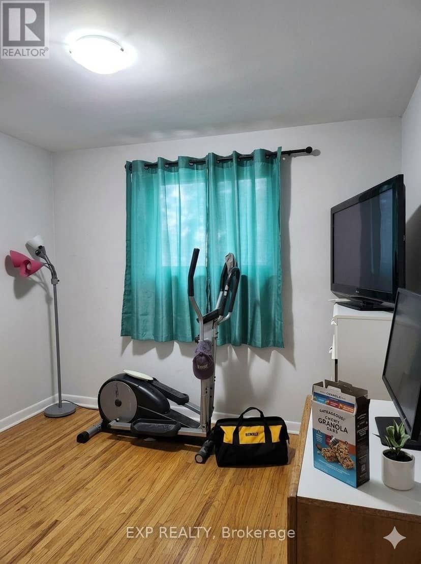 23 Chapman Avenue — photo 10 of 21