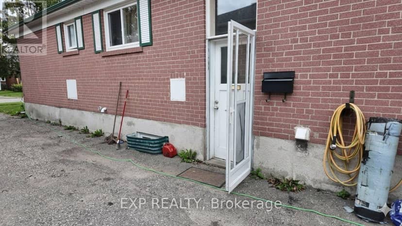23 Chapman Avenue — photo 3 of 21