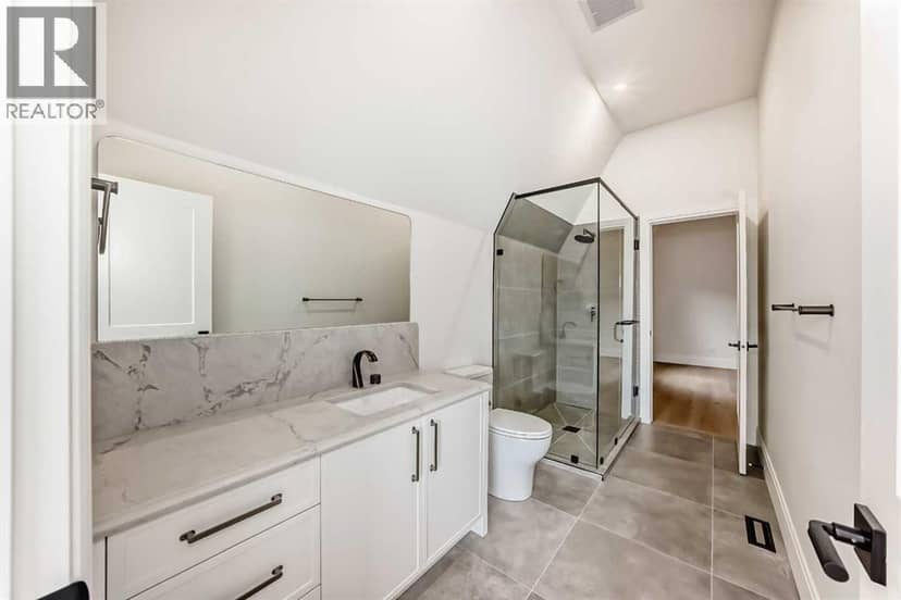 2034 52 Avenue SW — photo 26 of 40