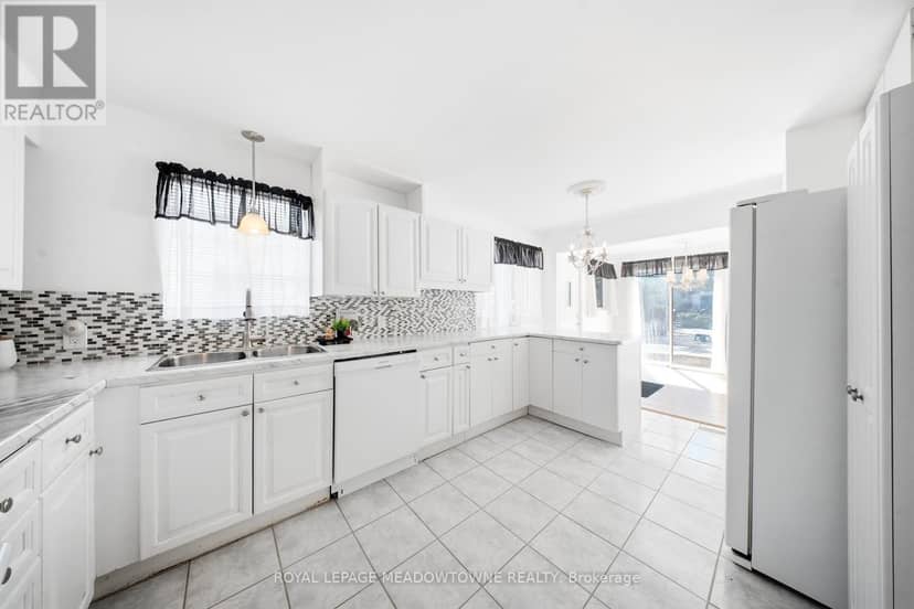 209 Cliff Road — photo 12 of 40