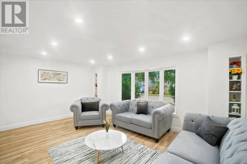6 Upton Crescent — photo 11 of 40
