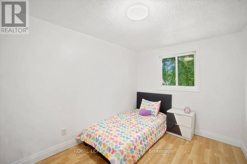6 Upton Crescent — photo 15 of 40