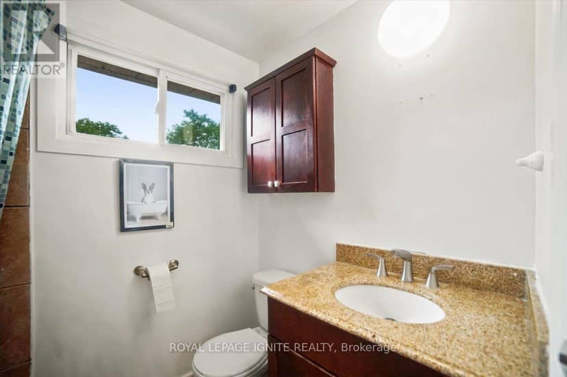 6 Upton Crescent — photo 34 of 40