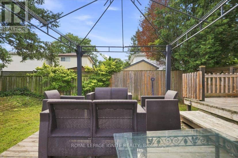 6 Upton Crescent — photo 35 of 40
