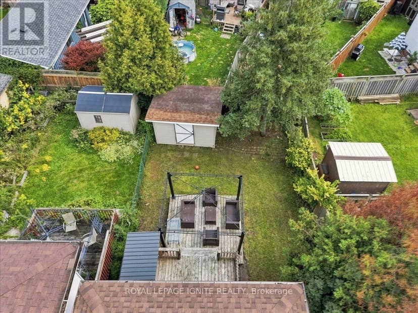 6 Upton Crescent — photo 39 of 40