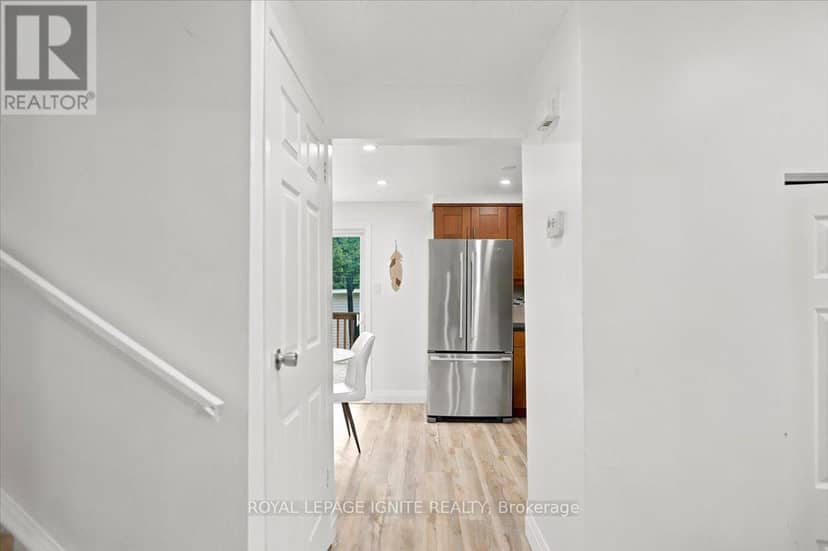 6 Upton Crescent — photo 4 of 40