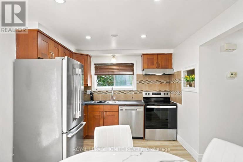6 Upton Crescent — photo 7 of 40