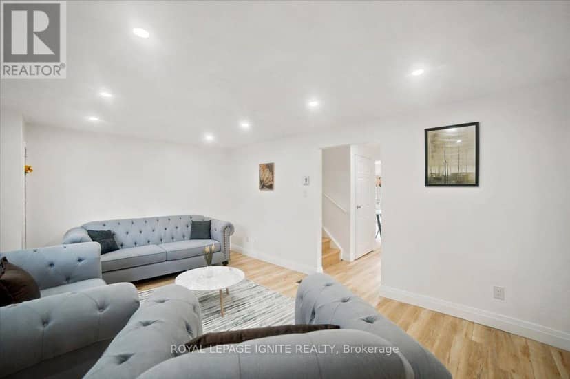 6 Upton Crescent — photo 9 of 40