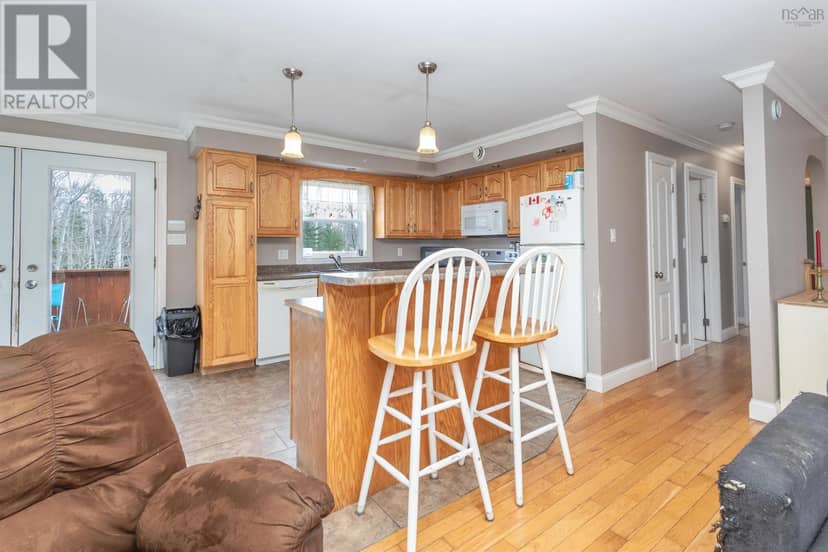 23 Landry Crescent — photo 12 of 32