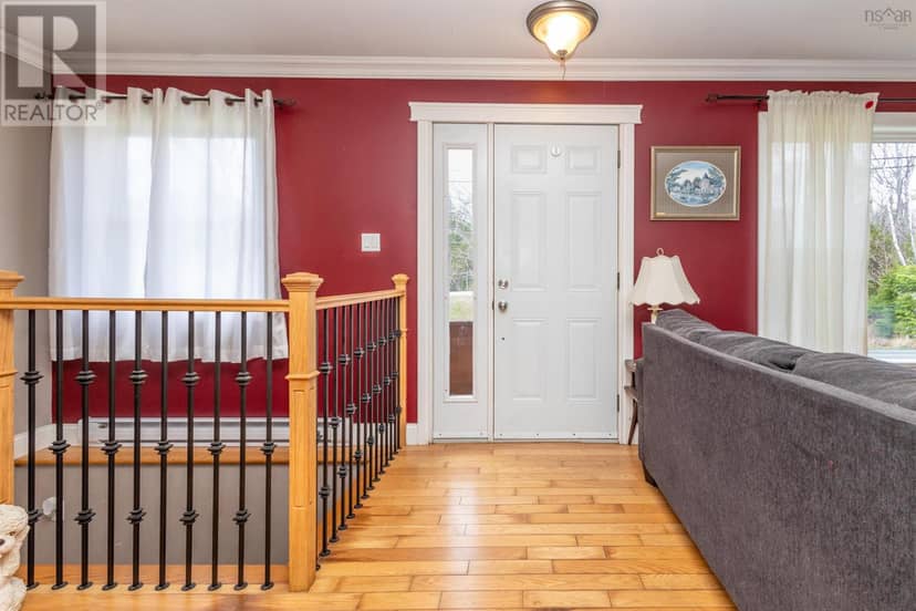 23 Landry Crescent — photo 7 of 32