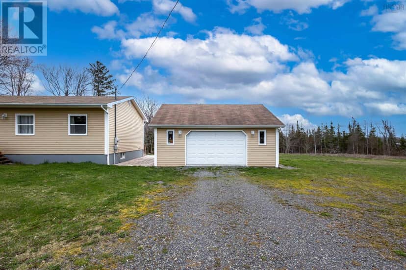 23 Landry Crescent — photo 3 of 32