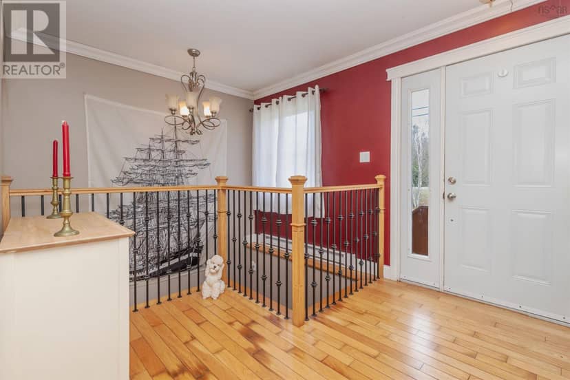 23 Landry Crescent — photo 8 of 32