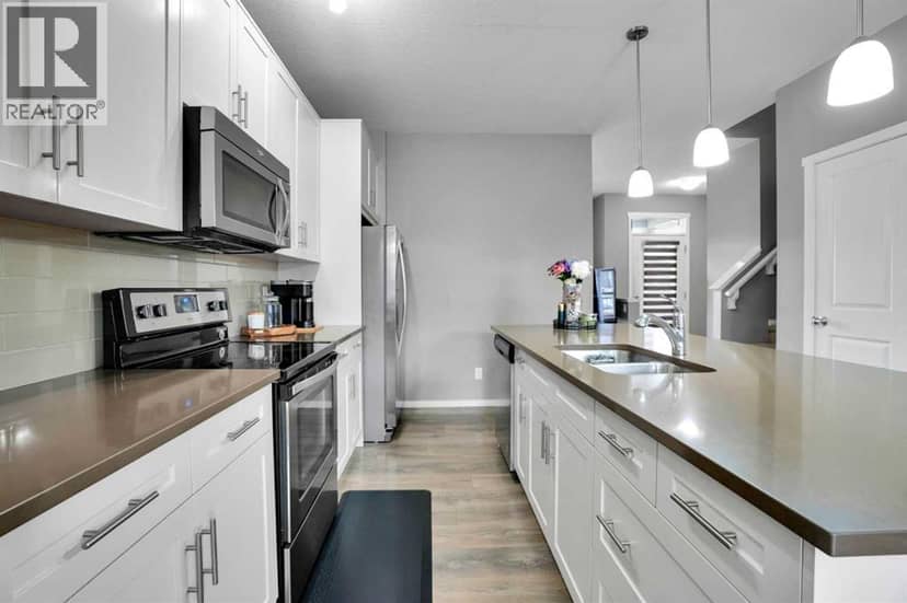 9039 52 Street NE — photo 12 of 40