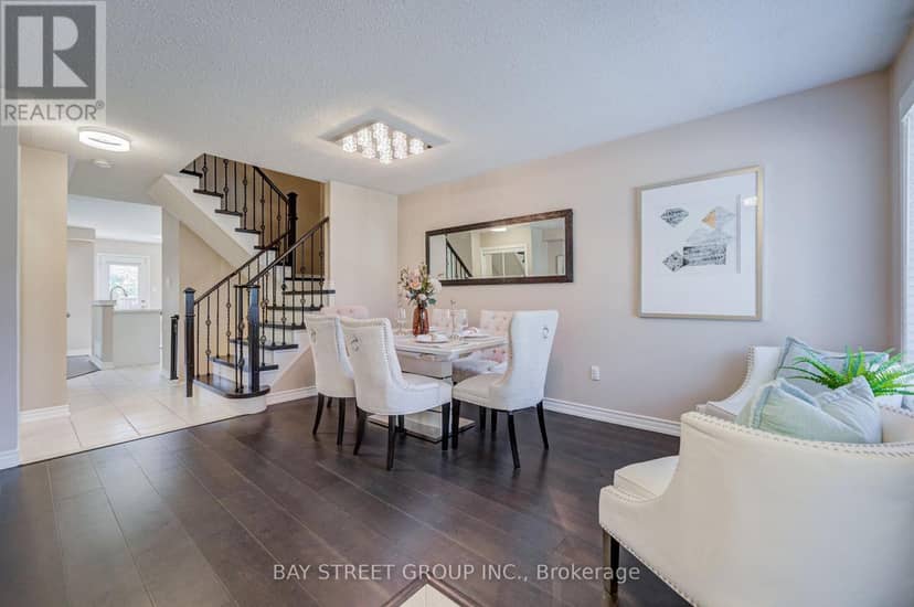 25 Waterton Crescent, Richmond Hill, photo 5