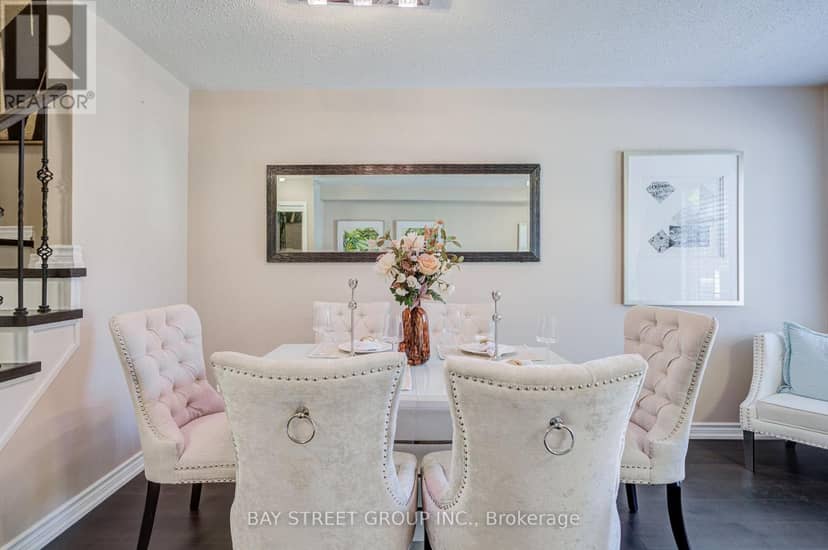 25 Waterton Crescent, Richmond Hill, photo 6