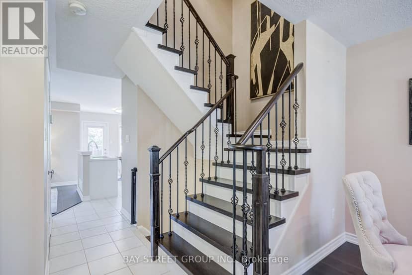 25 Waterton Crescent — photo 9 of 34