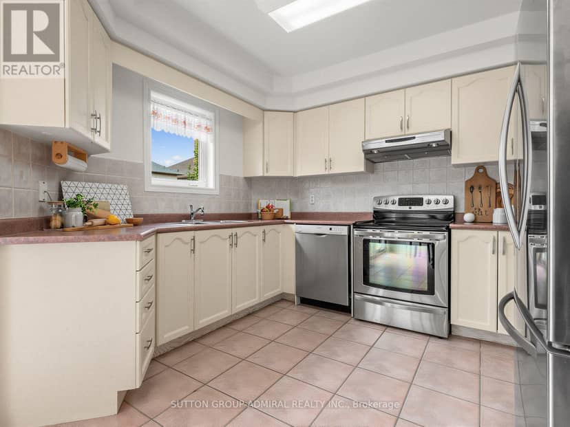 17 Royal Appian Crescent — photo 13 of 40
