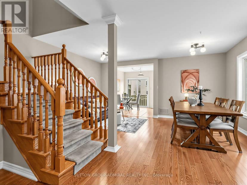 17 Royal Appian Crescent — photo 4 of 40