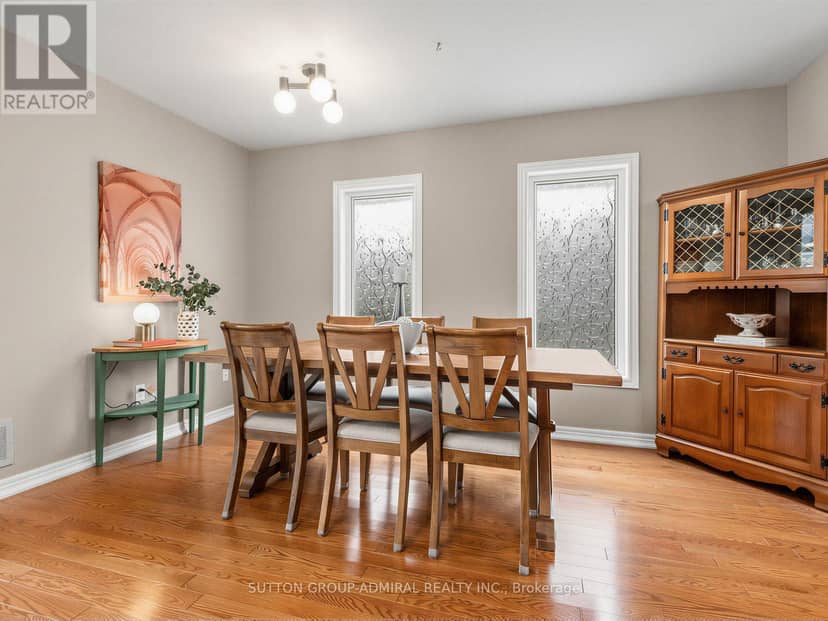 17 Royal Appian Crescent — photo 7 of 40