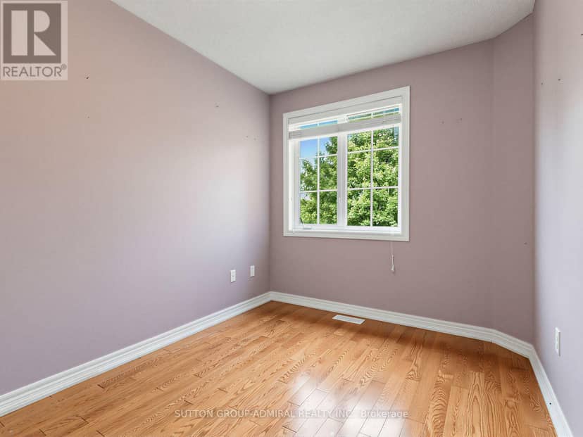 17 Royal Appian Crescent — photo 19 of 40