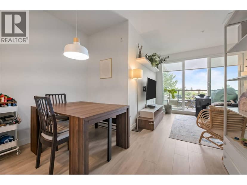 612 7588 16TH STREET, Burnaby, photo 2