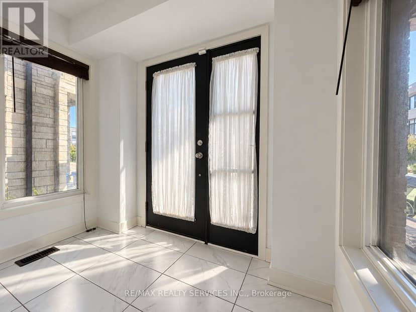 58 Pageant Avenue — photo 2 of 31