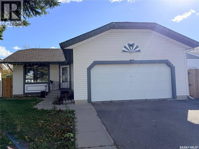 119 Hall CRESCENT — photo 1 of 33