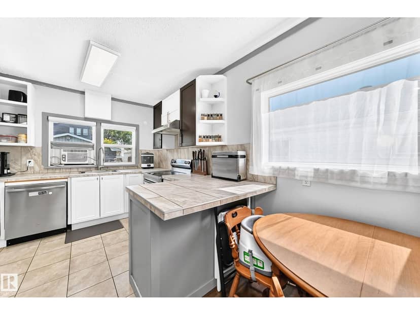 12253 94 ST NW — photo 10 of 40