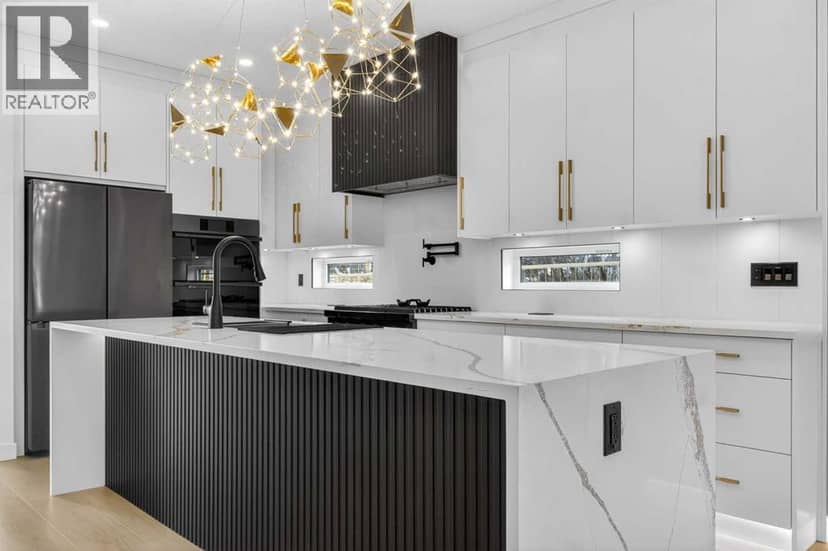 720 52 Avenue SW — photo 9 of 40