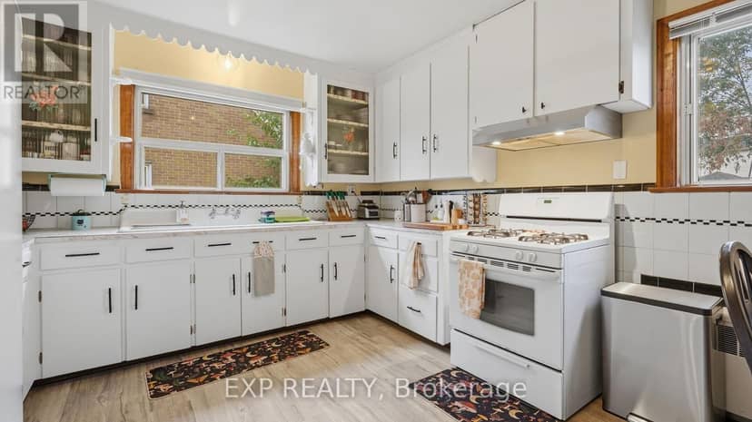 63 Lyons Avenue — photo 9 of 32
