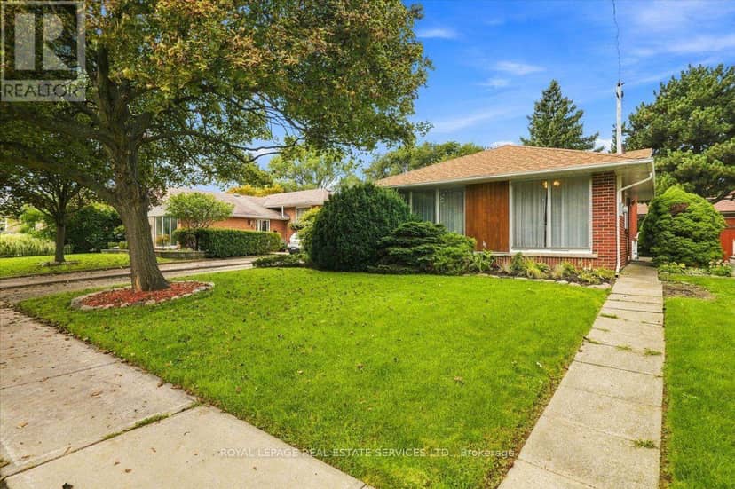 142 Cass Avenue — photo 1 of 26
