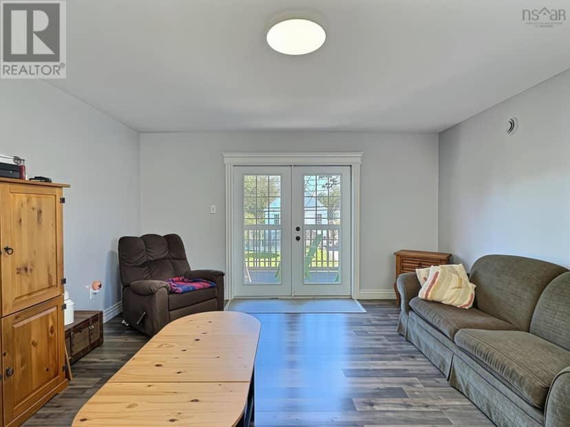 A&B 90 Ford Street, Truro, photo 7