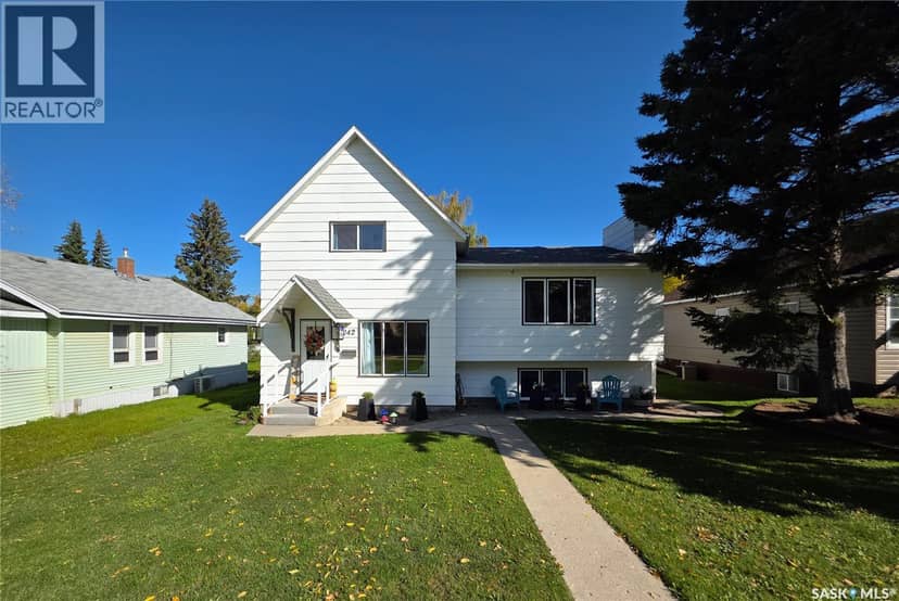 242 6th AVENUE E, Melville, photo 2