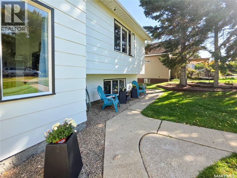 242 6th AVENUE E, Melville, photo 3