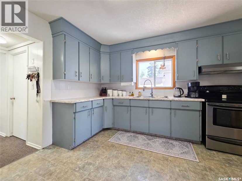 242 6th AVENUE E — photo 21 of 40