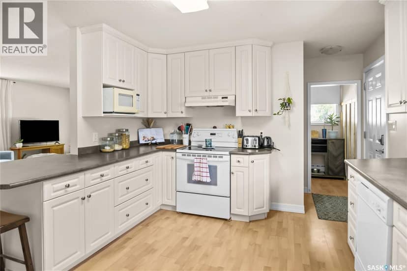 705 King STREET — photo 4 of 38