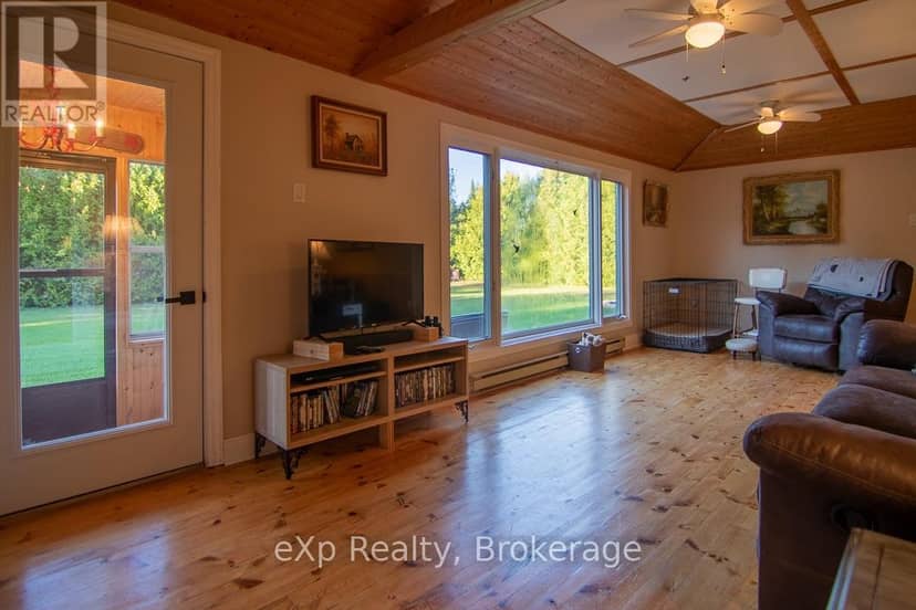 426 Huron Road — photo 16 of 40