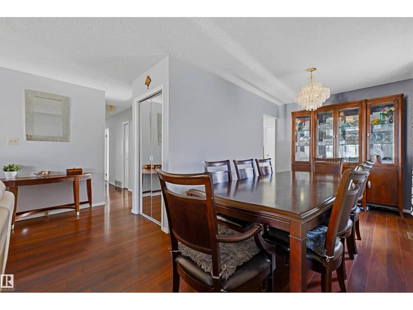 3519 33 AV NW — photo 10 of 40