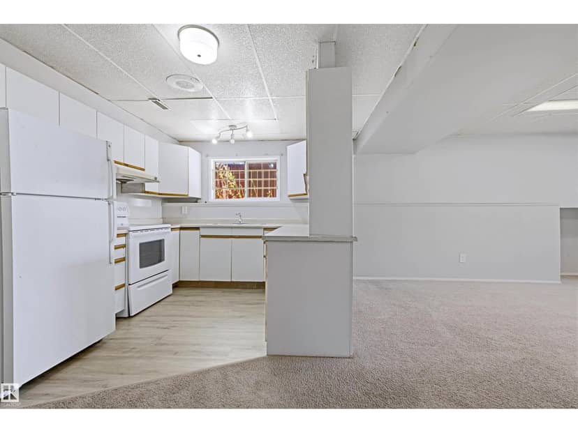 3519 33 AV NW — photo 23 of 40