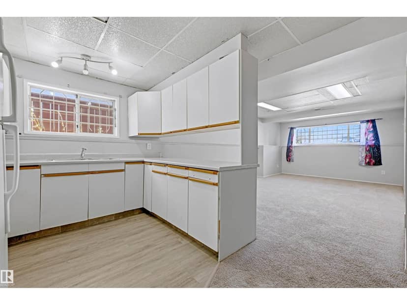3519 33 AV NW — photo 25 of 40