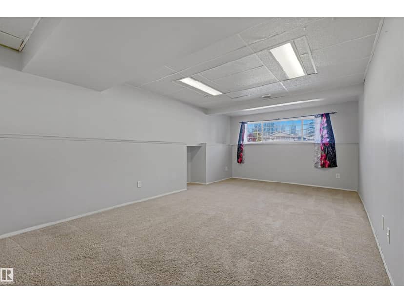 3519 33 AV NW — photo 26 of 40