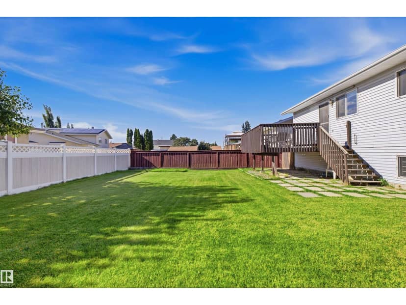 3519 33 AV NW — photo 39 of 40