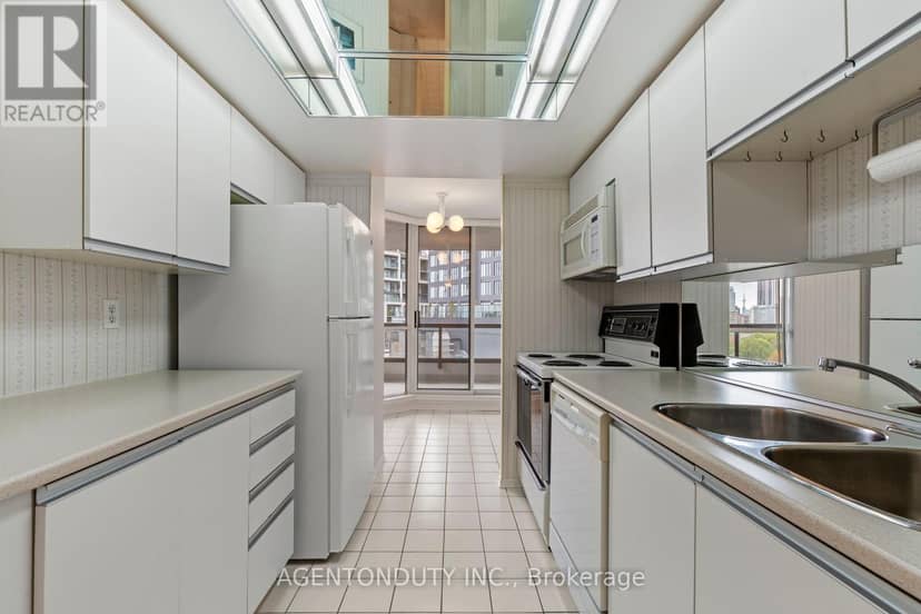 1003 - 30 Holly Street — photo 19 of 40